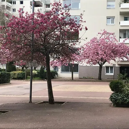 2 Pieces, Vue Admirable, Localisation Exceptionnelle A 20 Mn De Paris Apartmán Noisy-le-Grand